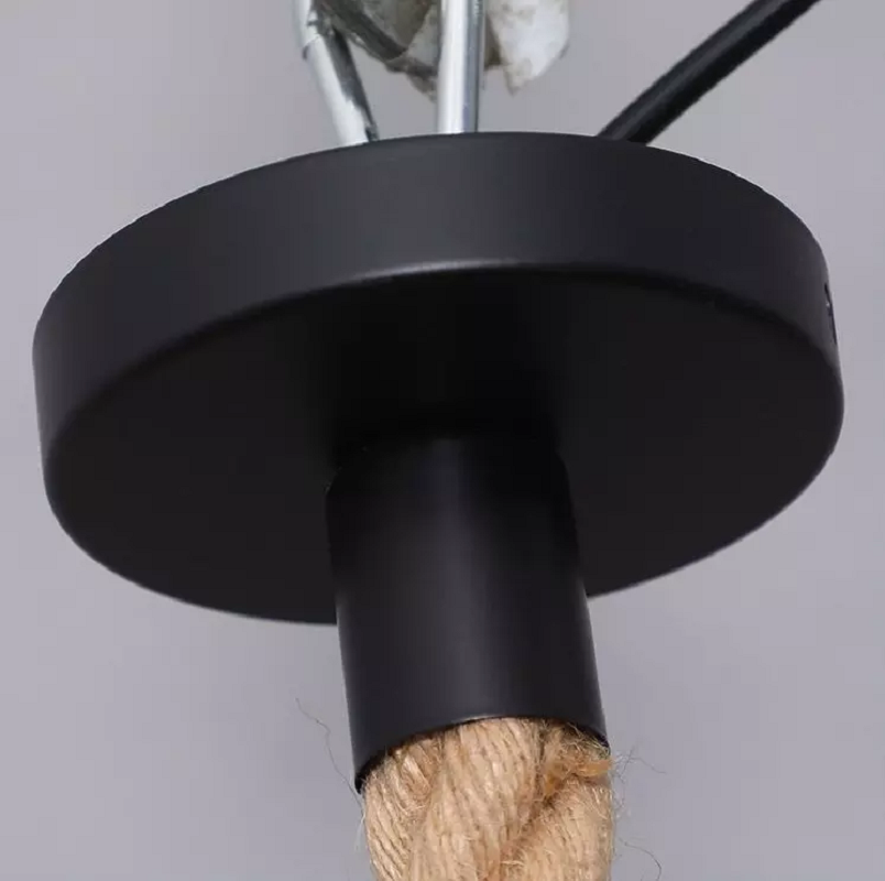 Lampadario a sospensione in corda di ancoraggio con cerchi in ferro
